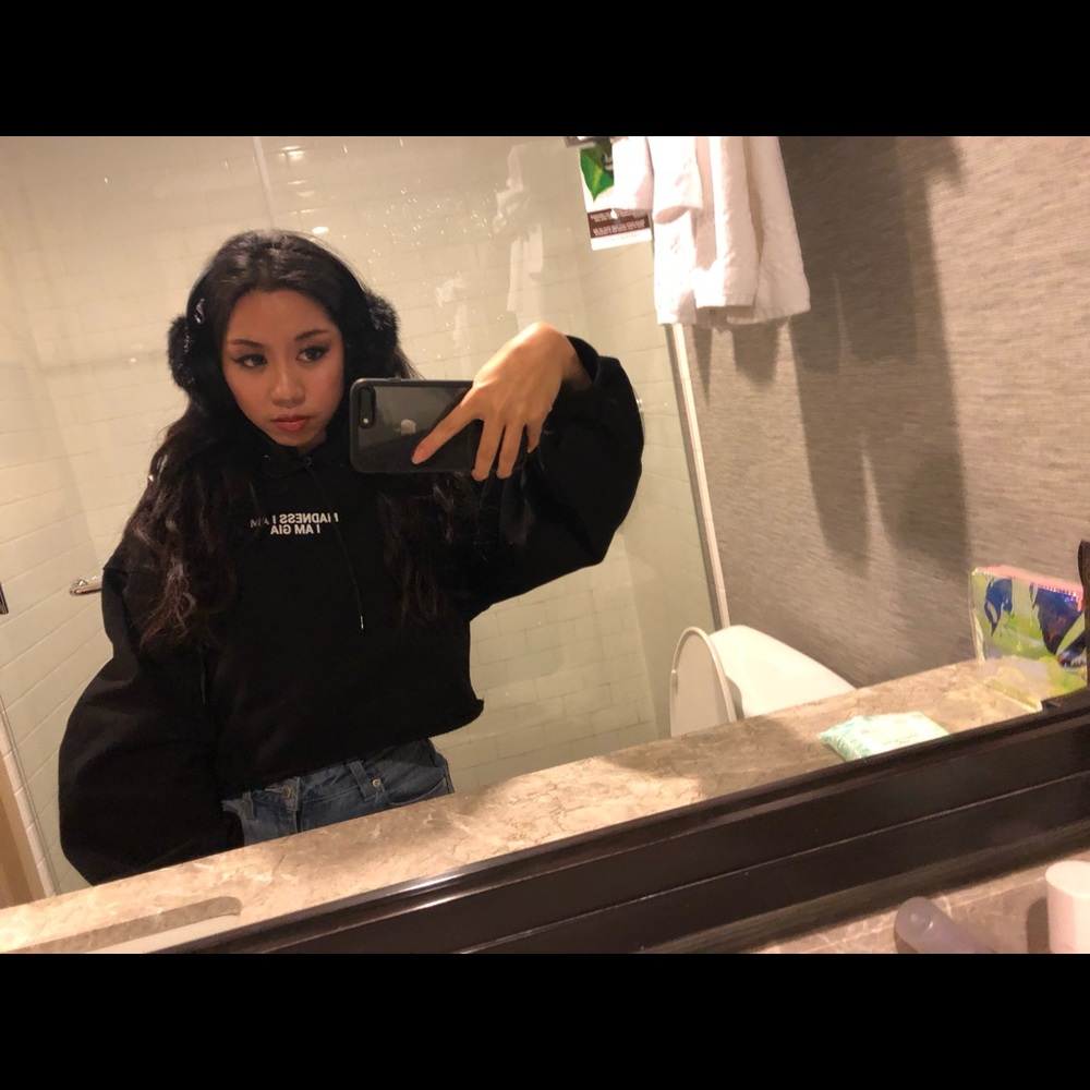 Meet your Posher, Mia